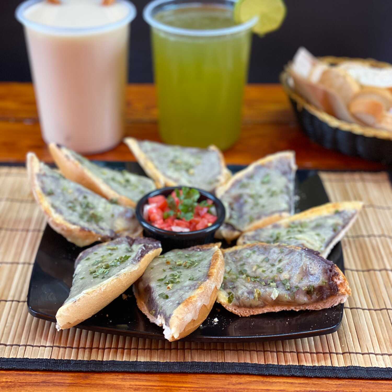 Molletes Tocino