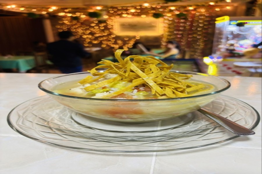 SOPA DE LIMA CON POLLO