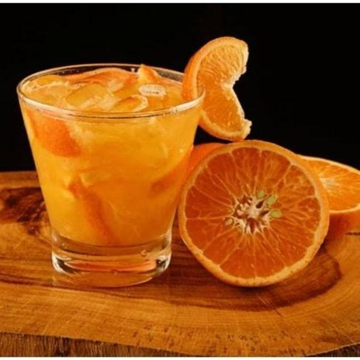 vodka,laranja,leite condesado e gelo