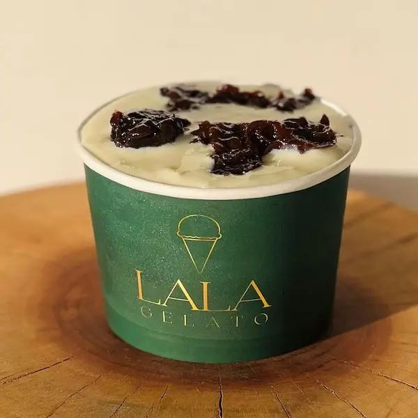 Sorvete de coco com delicioso recheio de docinho de olho de sogra Sorvete artesanal, zero adição de açúcar e com fibras;