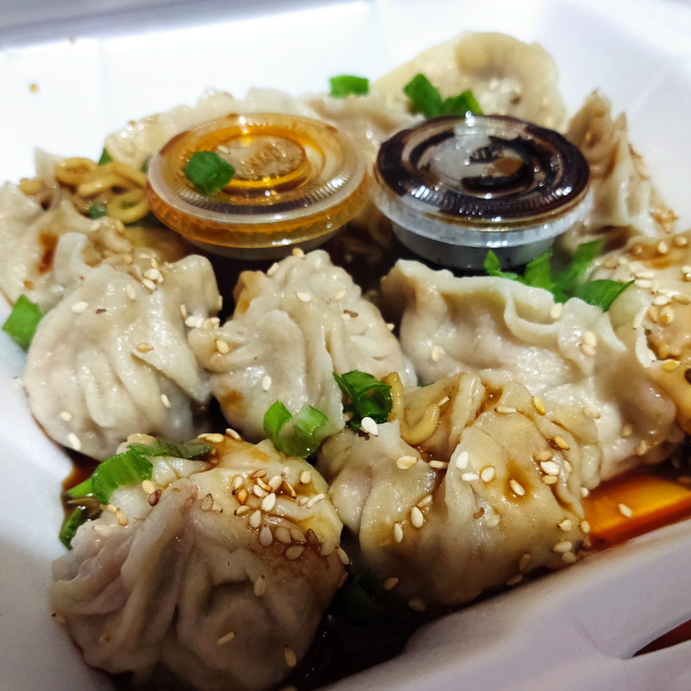 8 pz dumplings de carne de res más ramen