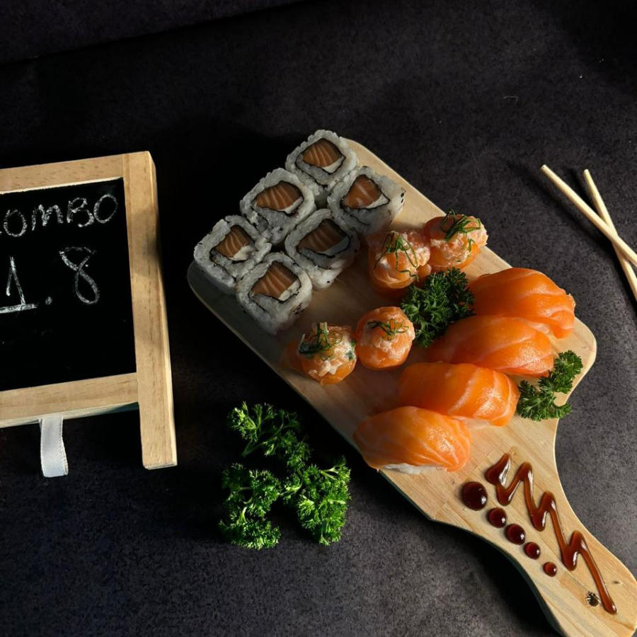 05 hot holl, 04 jou de salmão, 06 uramaki salmão, 04 niguiri de salmão