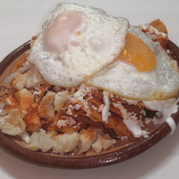 CHILAQUILES ROJOS CON DOS HUEVOS 🍳🍳