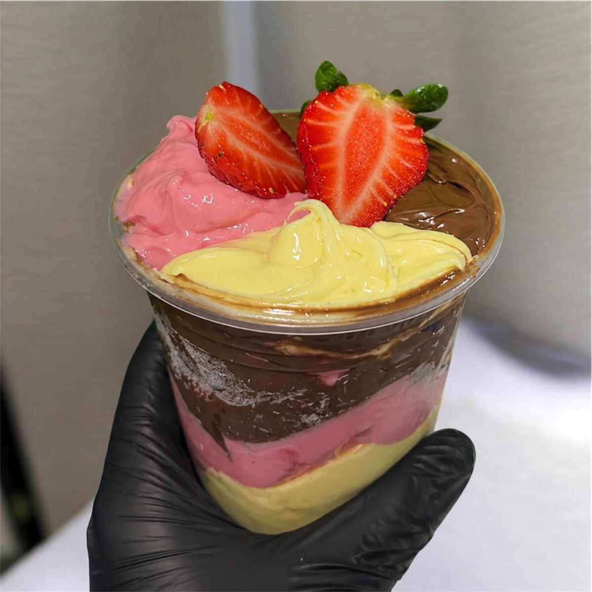 O combo perfeito para quem ama chocolate! Nosso açaí de 500ml já vem pronto com granula e muita calda de chocolate. Tudo incluso no preço, sem complicação. Aproveita essa oferta!