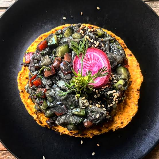 Tostada Ceviche Negro