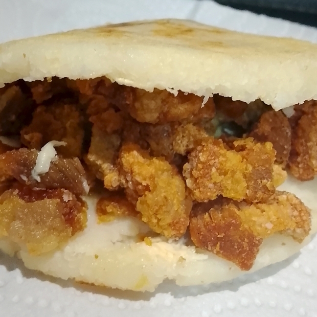 Arepa con Chicharron