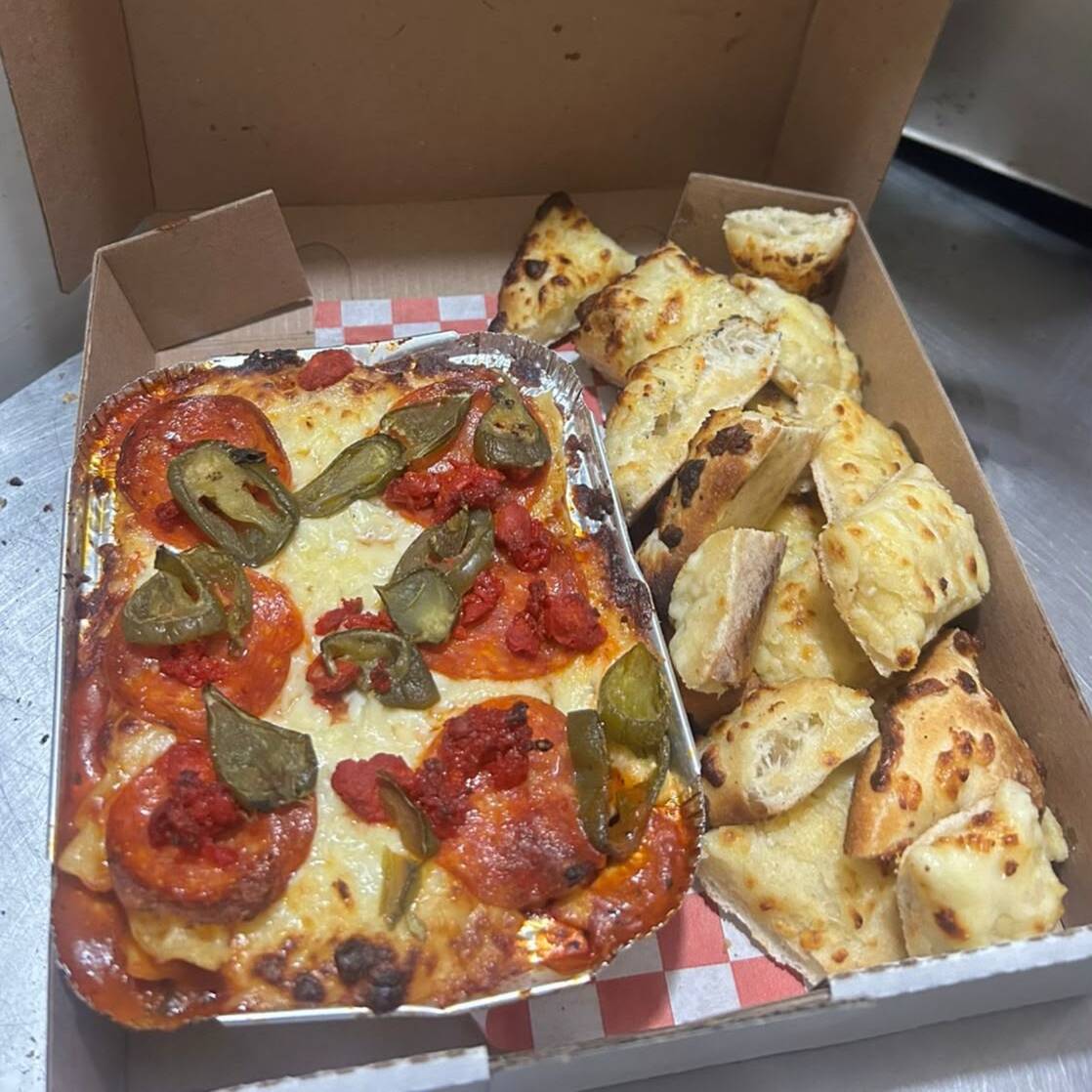 Lasaña con Pan de Ajo