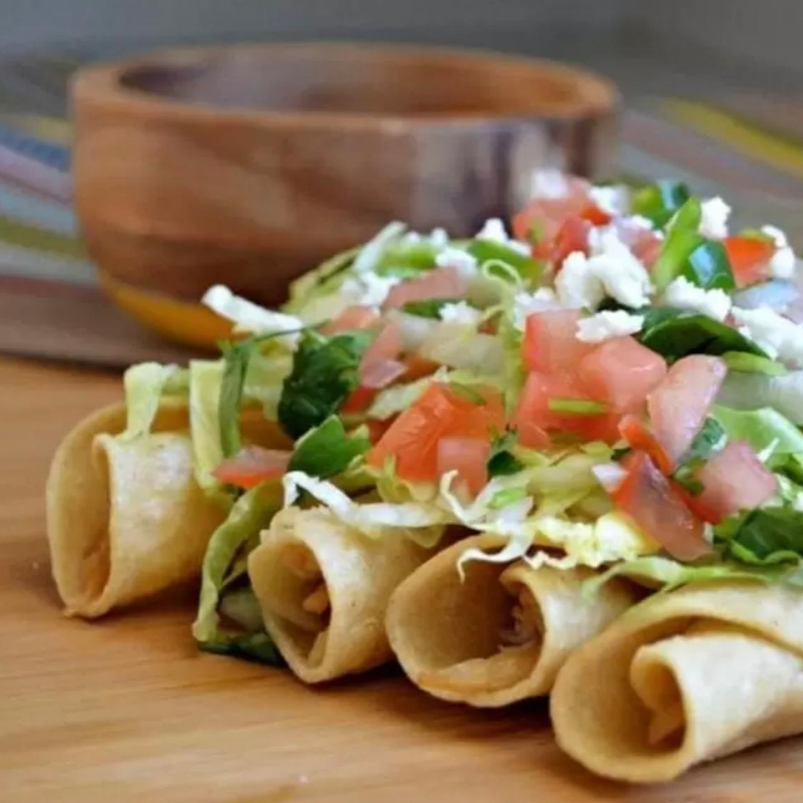 Flautas de Pollo (8 pzs.) + Arroz