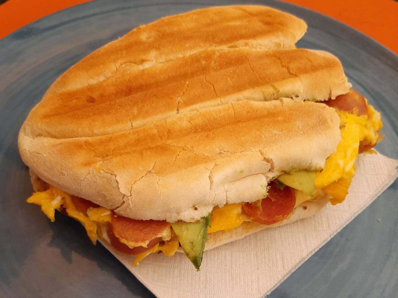 Torta Telera de Huevo con Salchicha