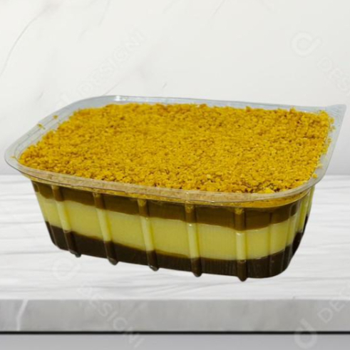 Brigadeiro preto cremoso, brigadeiro ninho cremoso, doce de leite, biscoito maizena nas camadas e uma farofinha de biscoito de maizena em cima . ( Usamos pote de 250ml )