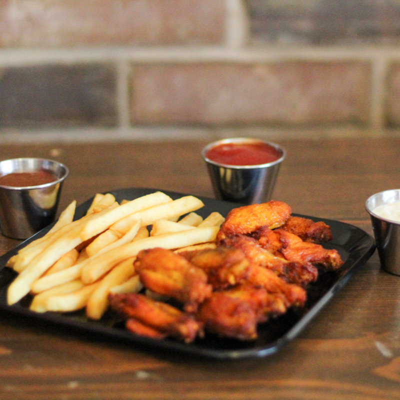 Alitas 10 Piezas con Papas