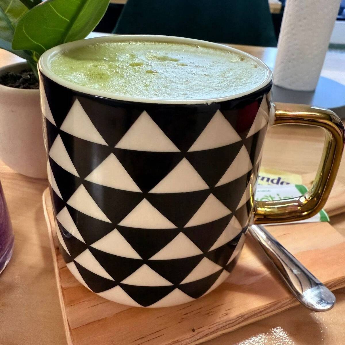 Matcha Latte Caliente 16 Oz.