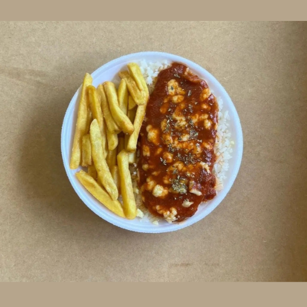 PARMEGIANA FRANGO, ARROZ E BATATA FRITA.
PORÇÃO IDIVUDUAL
QUANTIDADE 500 GRAMAS