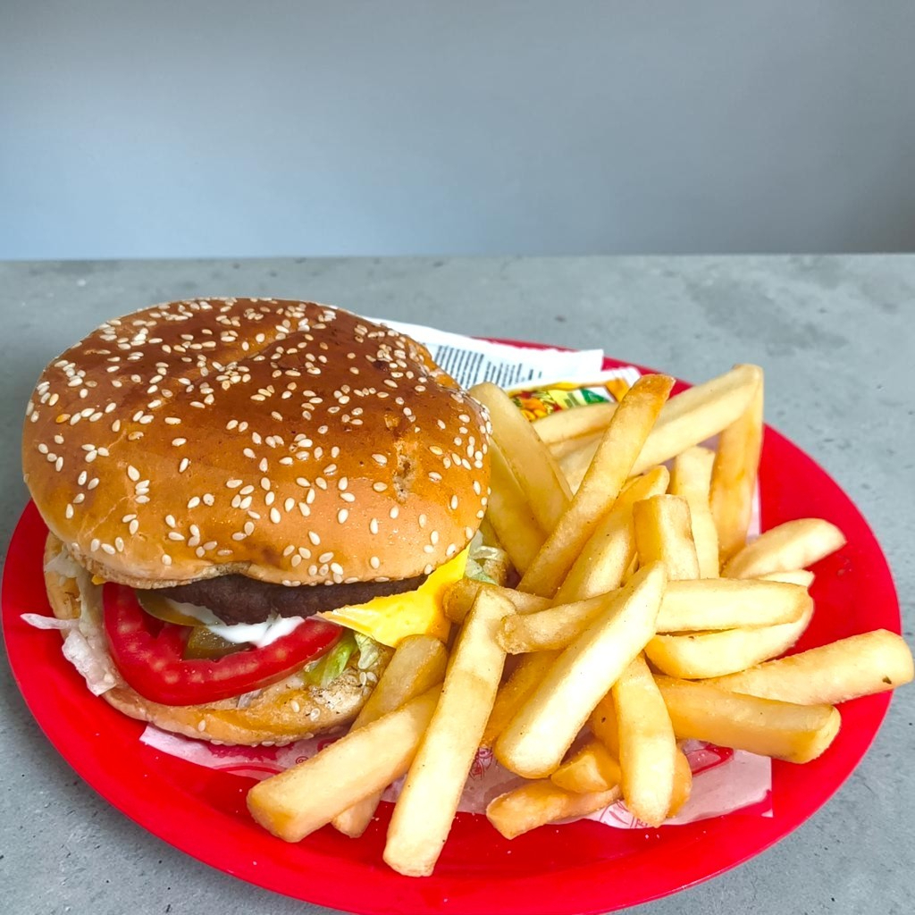 HAMBURGUESA CON PAPAS