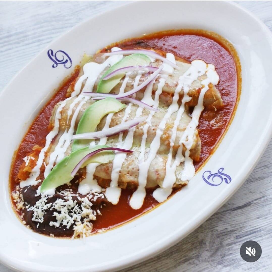 Enchiladas Rojas con Pollo 3 pzas