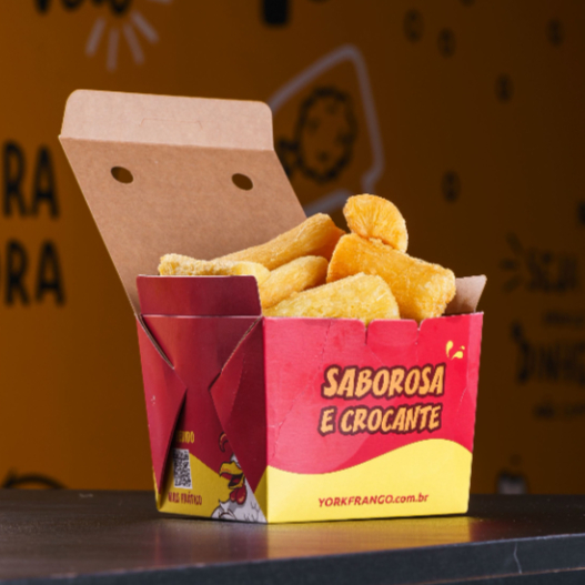 Deliciosa Porção Grande 400g de Batata Frita, Mandioca Frita e Polenta Frita sequinhas e salgadinhas no ponto certo. Foto Ilustrativa.