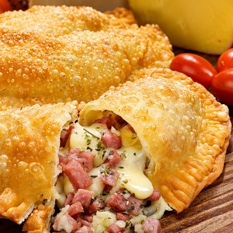 Queijo mussarela, presunto, requeijão cremoso e orégano.