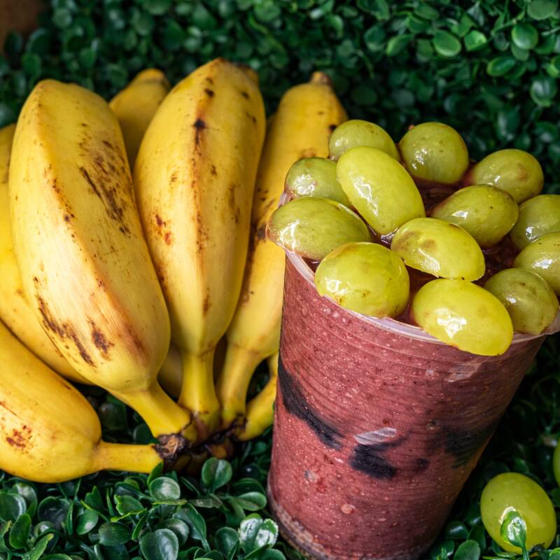 Açaí com guaraná, creme de Ninho, leite em pó e granulado.Super cremoso e irresistível.