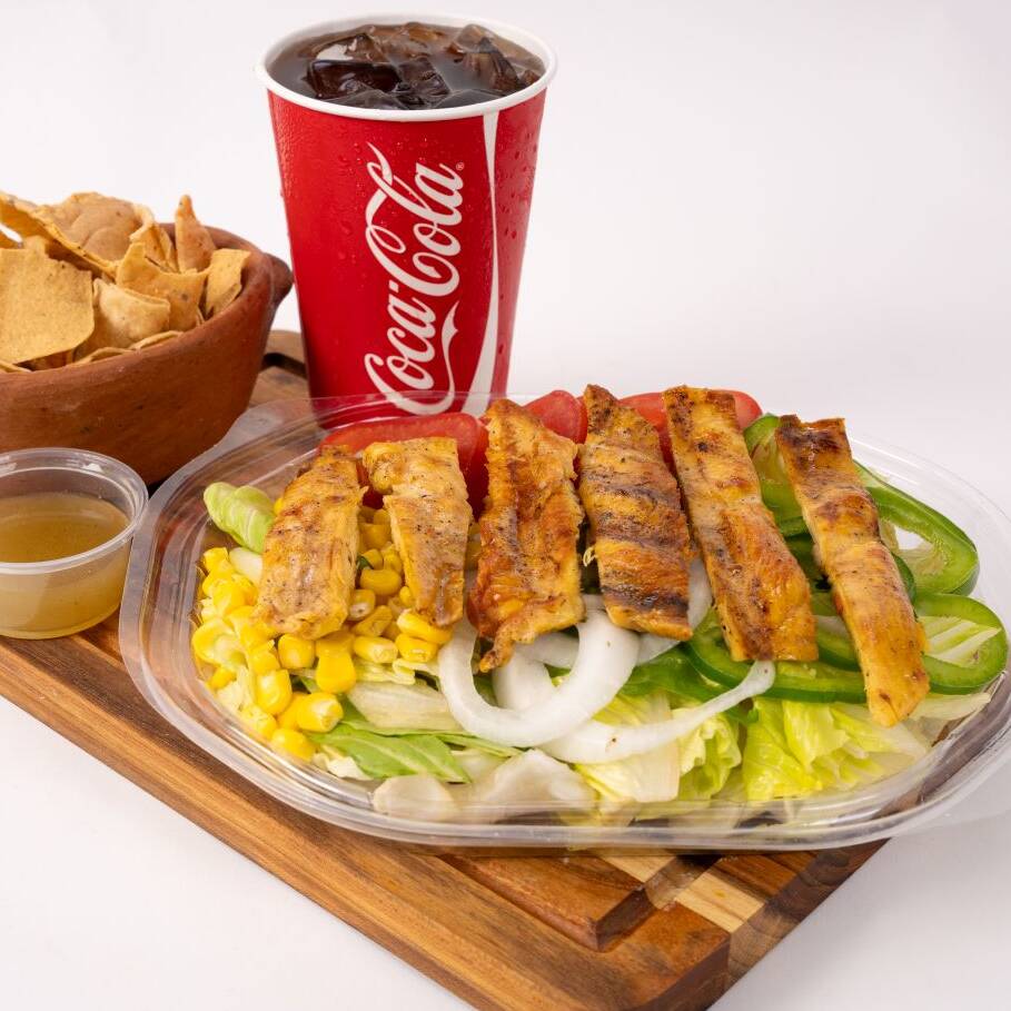 Ensalada del Sur con Pollo y Refresco 600 Ml.