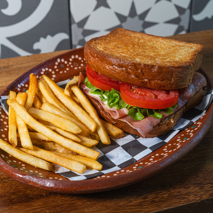Sándwich Sencillo + Bebida