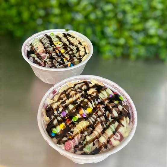 Açaí que abraça o paladar! Textura perfeita, sabor intenso e combinações irresistíveis. Peça o seu e transforme o dia em algo especial. Entregamos sorrisos junto!