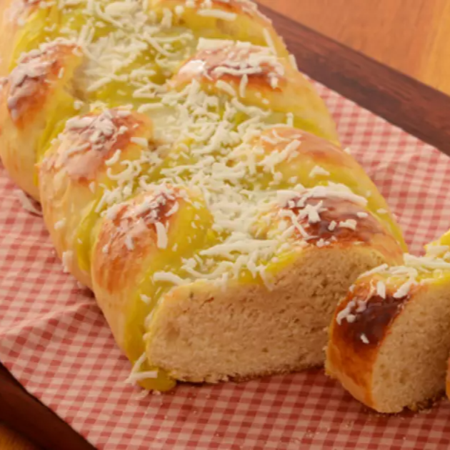 Massa muito macia e aerada; Sabor tradicional, doce na medida. Tamanho grande, rende muito. Sempre fresquinho e dourado o pão doce que você ama, agora maior e mais gostoso!