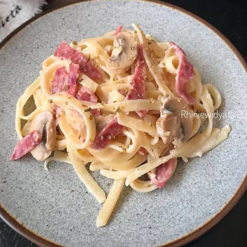 Bowl de Fetuccine al Q Pasta y 3 Panes Ajo