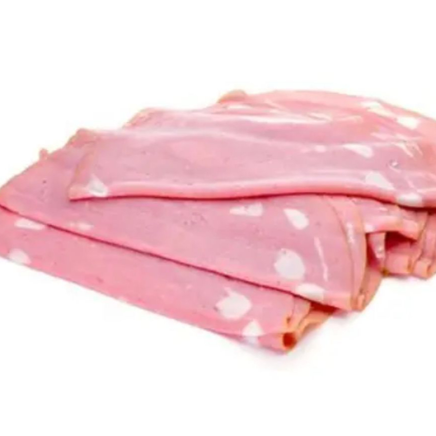 Porção de 100 g de mortadela tradicional fatiada, macia e saborosa, perfeita para lanches, sanduíches e receitas do dia a dia.