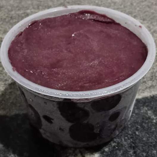 Açaí Adoçado e cremoso. Acompanha: Banana,leite condensado,leite em pó e granola.