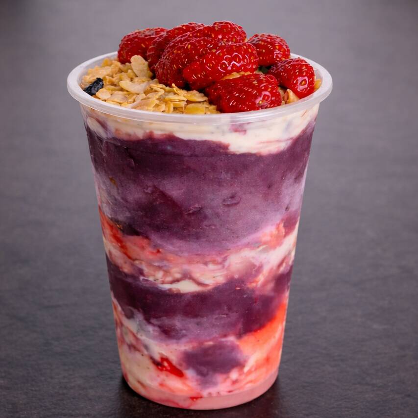 Monte seu açaí do jeito que quiser! Copo de 300ml com açaí cremoso e até 5 acompanhamentos grátis. Escolha seus favoritos e aproveite essa delícia!