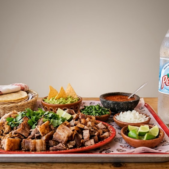 Combo Orden de Carnitas+ Soda de 2 LTS