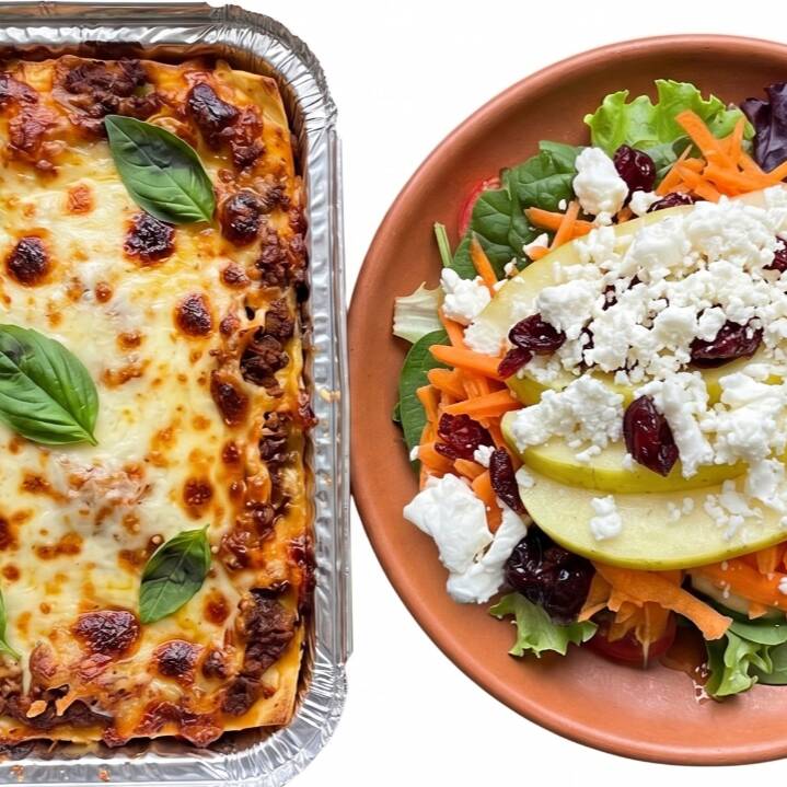 LASAÑA CHICA 370 GRAMOS + ENSALADA 200 GRAMOS