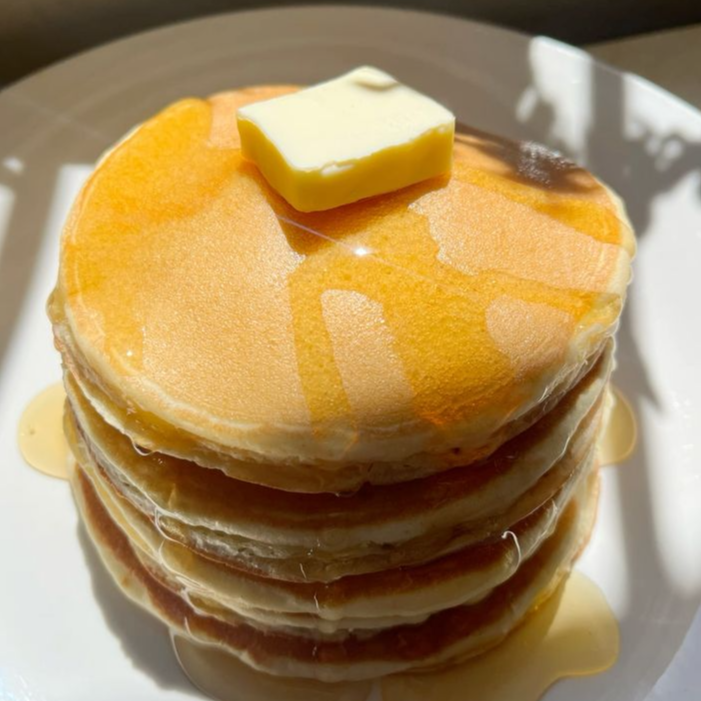 Platillo de 3 Hotcakes Sencillos Con Miel