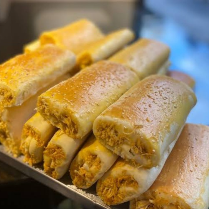 Massa macia e gostosa, recheio de Frango bem temperado.