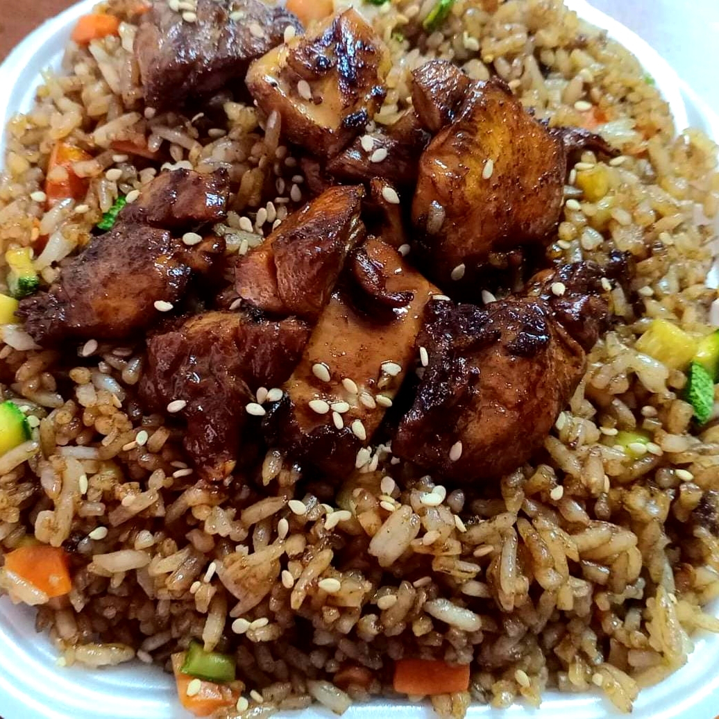 Yakimeshi con Pollo
