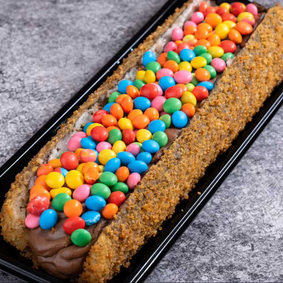 Desfrute De 400g De Um Irresistível Hot Recheado Com Uma Combinação De Ingredientes Saborosos E Coberto Com Uma Generosa Porção De Confete Crocante.