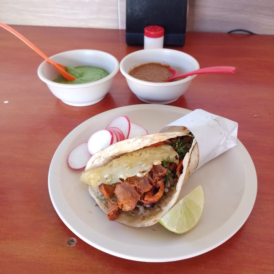 Taco al pastor con tortilla de harina