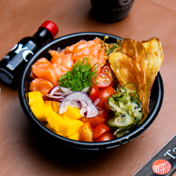 Monte seu poke, escolha; 1 Base ( 100g ), 1 tipo de proteína ( 80g ), até 5 acompanhamentos e 1 tipo de molho.