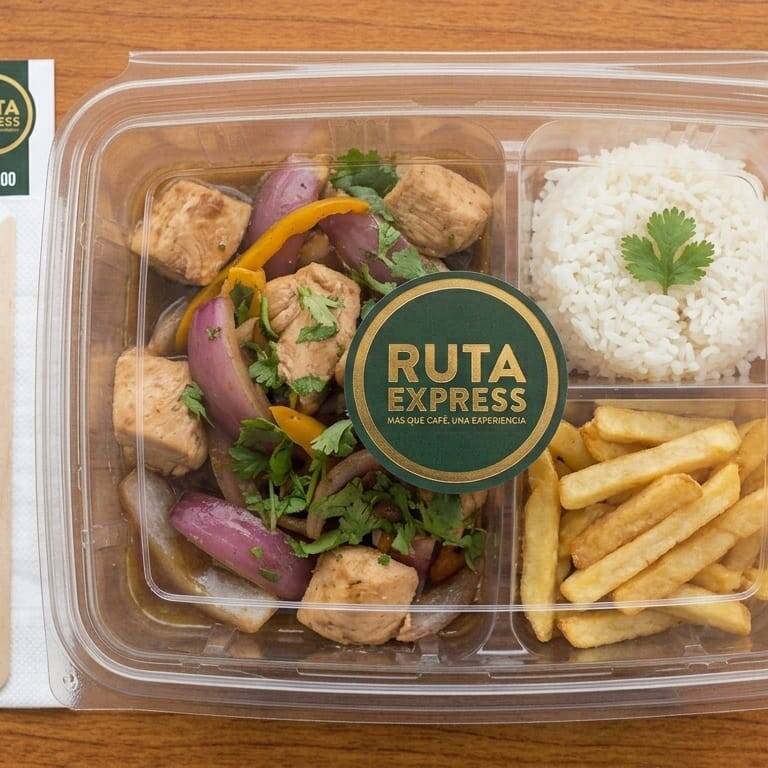 SALTADO DE POLLO A LO POBRE
