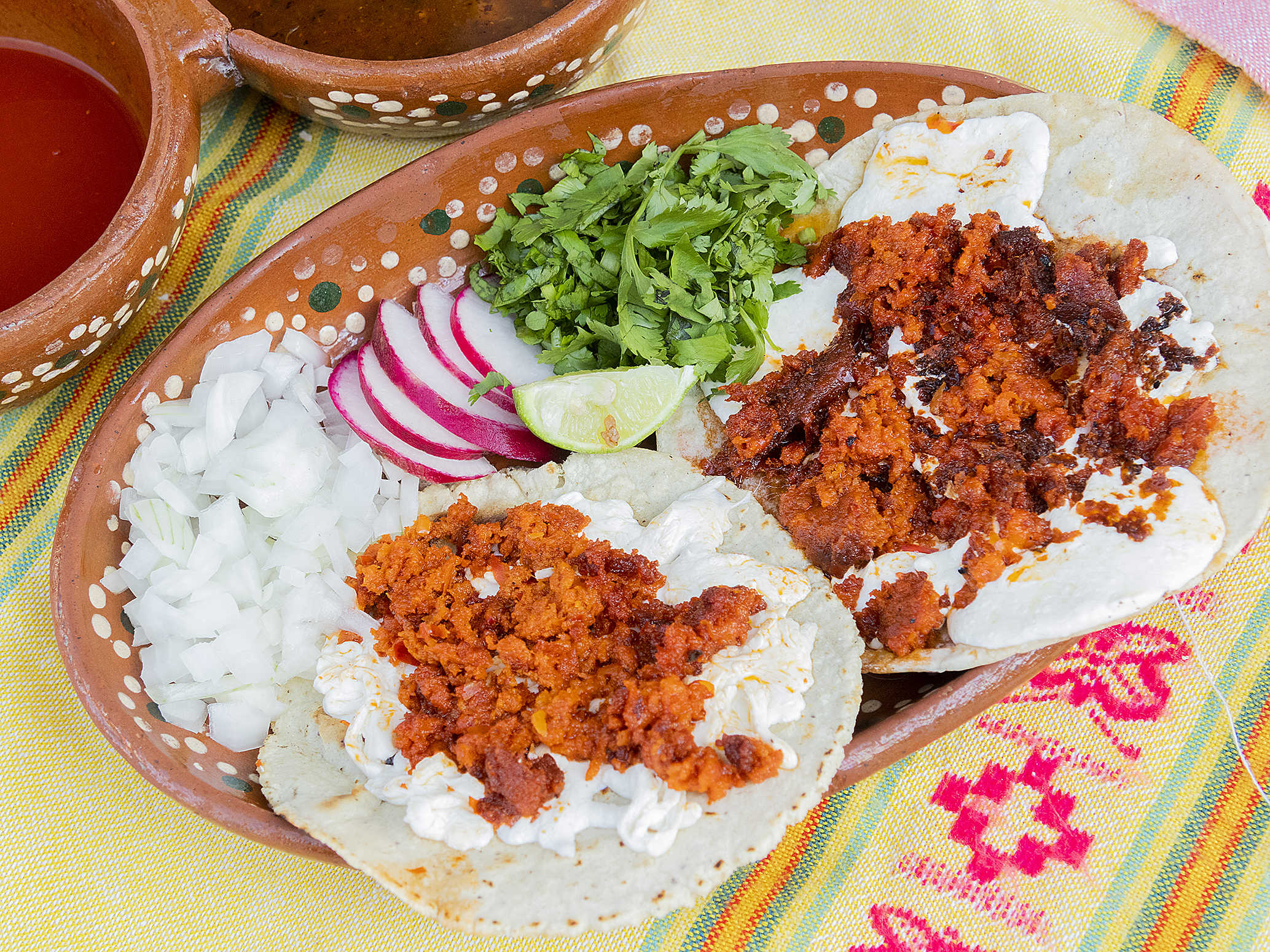 Sabrosa quesadilla con carne y quesito oaxaca..