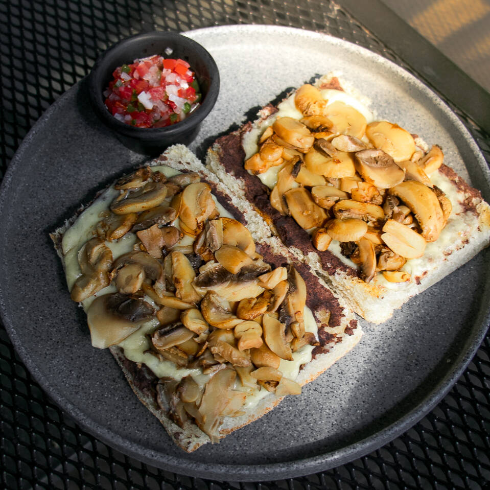 Molletes con champiñones