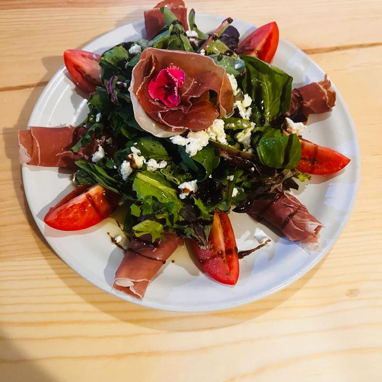 Insalata Prosciutto Crudo e Formagio Di Cabra