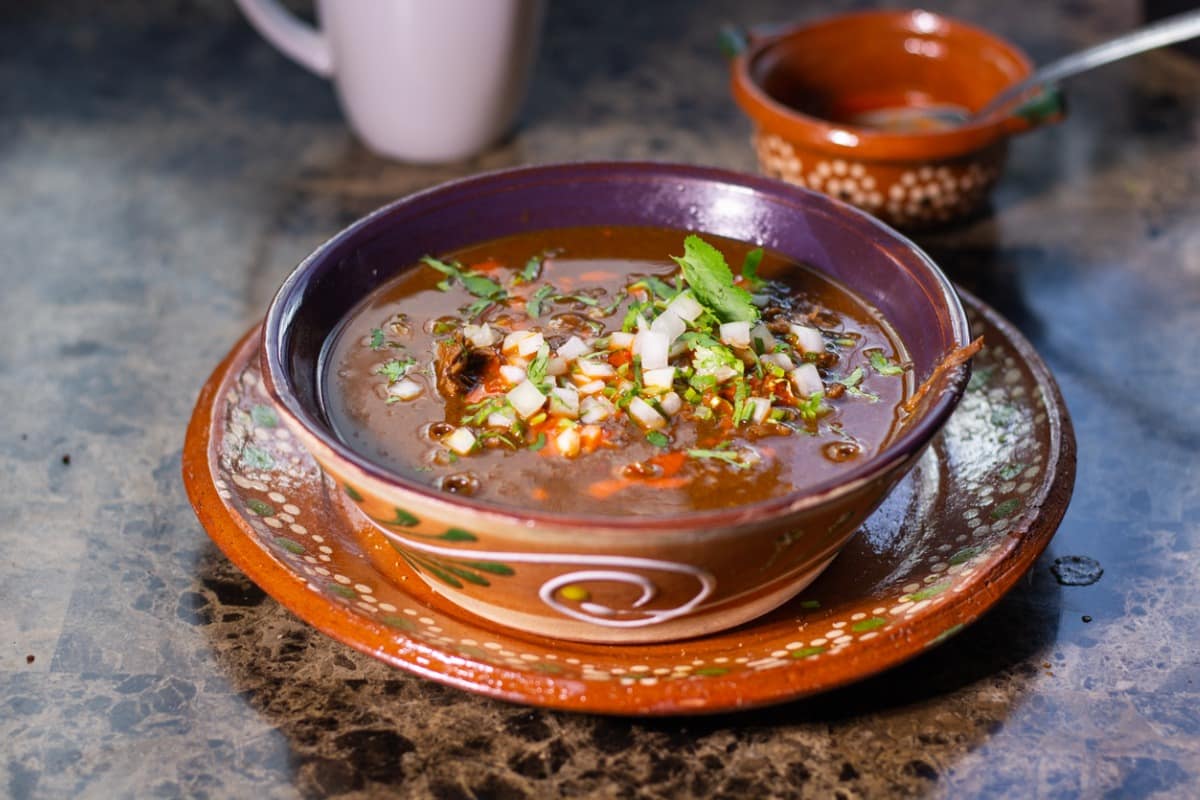 Consomé con Carne de Birria Medio Litro