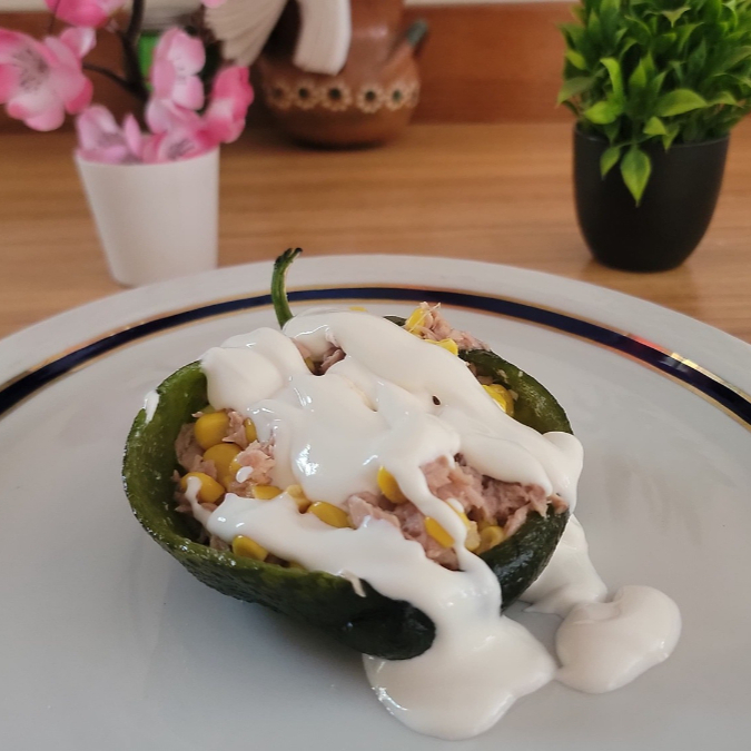 Chile en Media Crema con Atún
