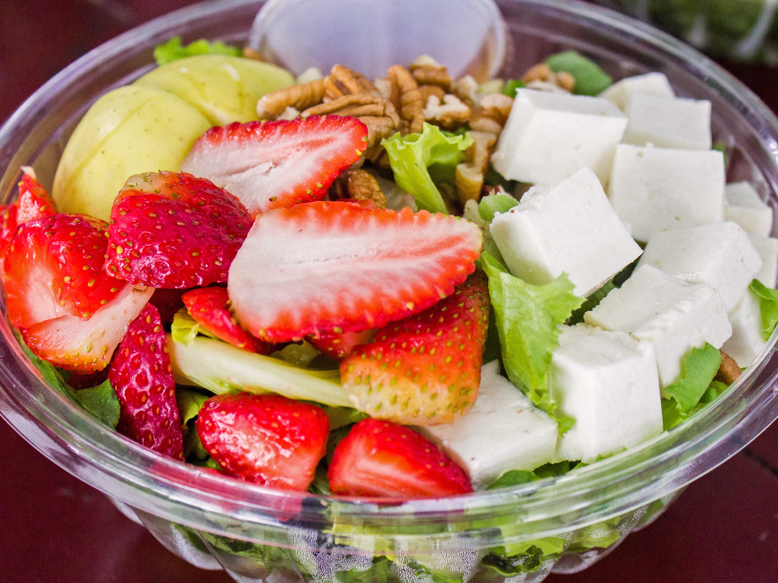 Ensalada Paradiso + Jugo de Naranja 500 ml