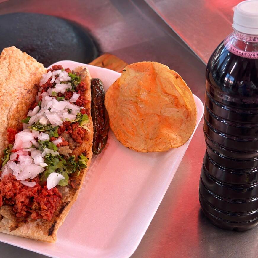 Lonche de suadero y agua fresca