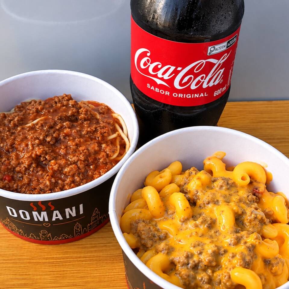 Escolha até 2 pratos de massas da sua preferência entre nossas opções deliciosas e aproveite com um refrigerante 600ml. Ideal para dividir a dois!
Caso deseje outra opção de massa, sendo entre spaghetti, penne e caracol, colocar nas observações que mudamos!
2 Porções pequenas de Aprox 400g cada!