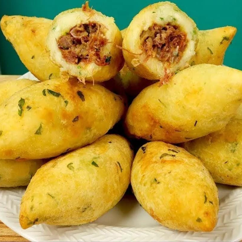 Porção com25 unidades de bolinhos de aipim mistos (Carne seca, Carne moída e Queijo)