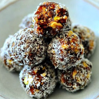 Doce indiano feito com base de tâmaras, amendoim e castanha de caju. Sem adição de açúcar.