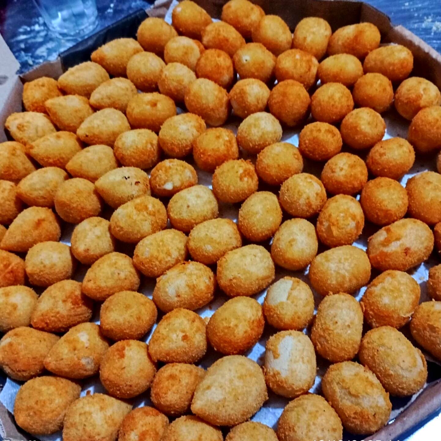 Salgadinhos deliciosos preparados com amor, dedicação e produtos de qualidade. Crocantes e muito bem recheados.